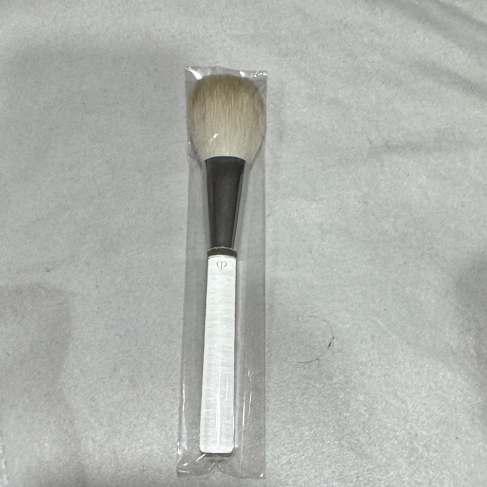 Clé de PeauMakeup Brush